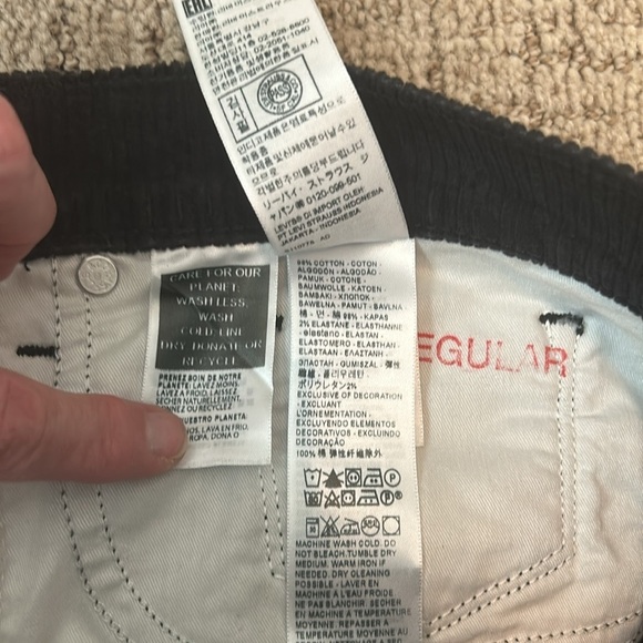 Levi’s irregular 314 shaping straight black corduroy jeans - Picture 4 of 7